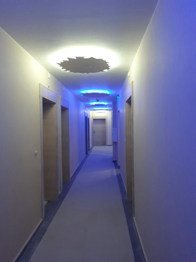 Select Apartment *