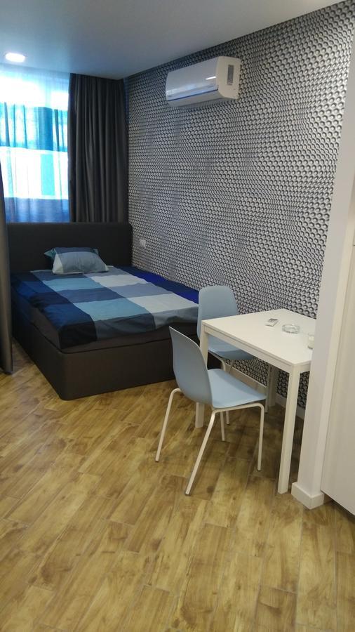 Select Apartment *