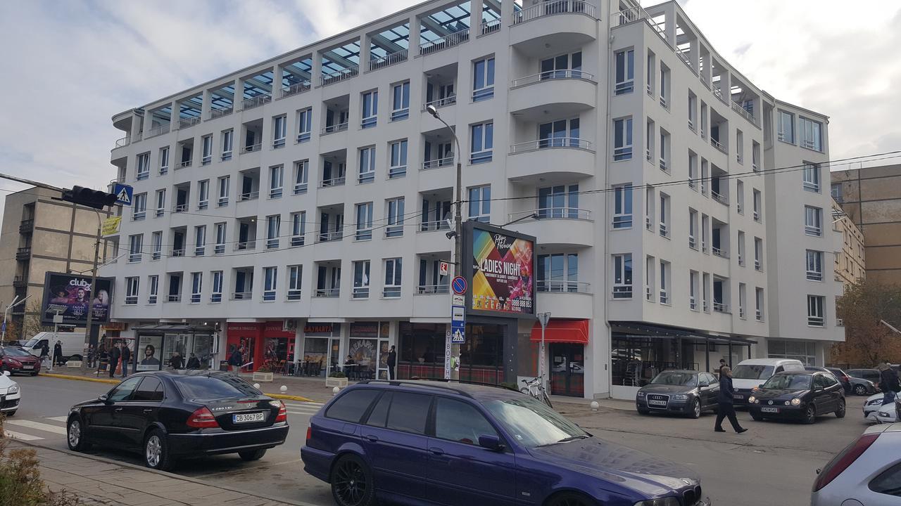 Select Apartment