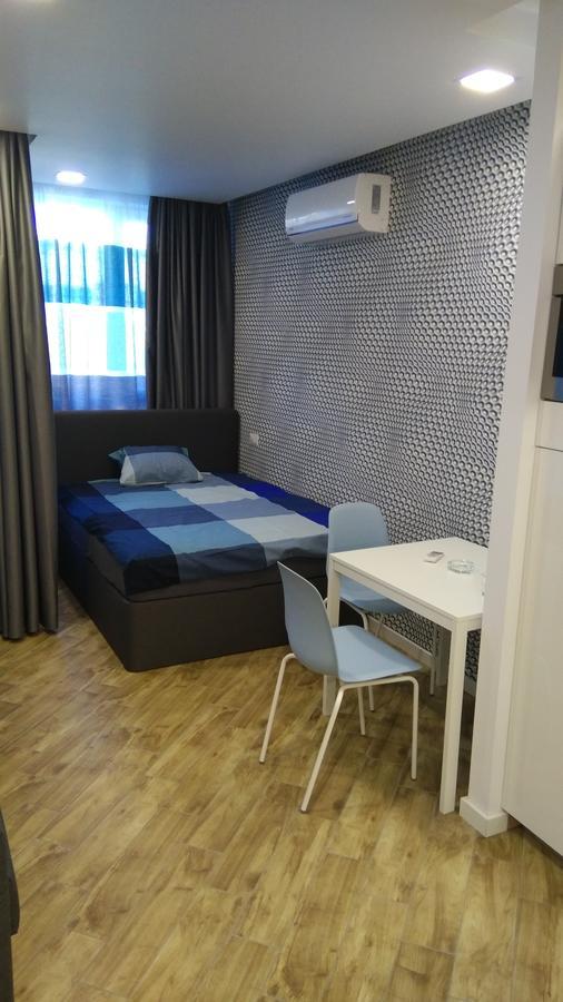 Select Apartment *